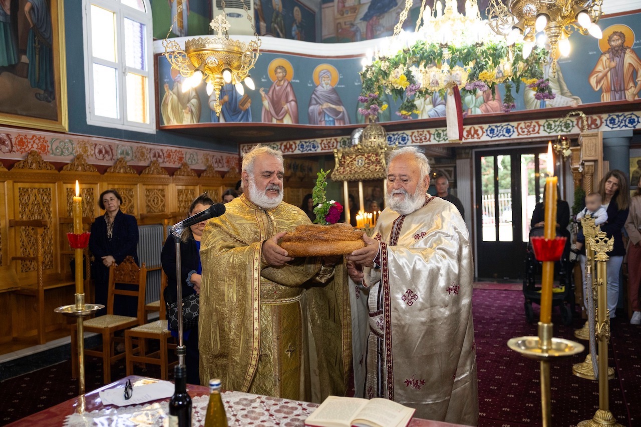 Κατανυκτική ατμόσφαιρα στον Εσπερινό των Αρχαγγέλων στα Βαλσαμάτα