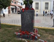 Κατάθεση λουλουδιών του ΚΚΕ ΚΝΕ στο μνημείο του Πολυτεχνείου