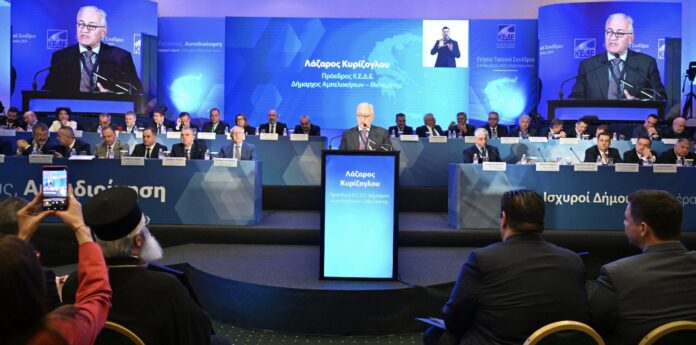 Λαϊκή Συσπείρωση για το Συνέδριο ΚΕΔΕ: Από το κοινό ψήφισμα το 2024, σε “ξεχωριστά” αλλά κοινά πολιτικά ψηφίσματα το 2025