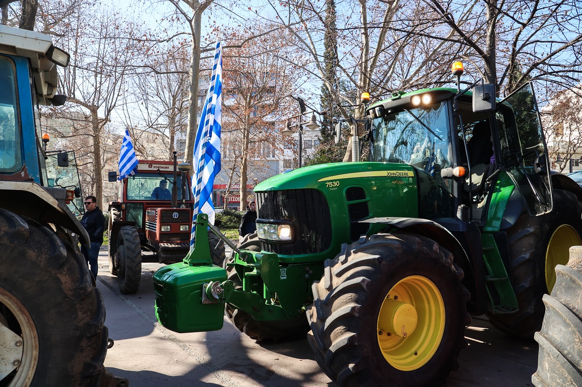 Λάρισα: Πανελλαδική σύσκεψη αγροτών την Κυριακή – Σκέψεις για μπλόκο στην Εθνική Οδό