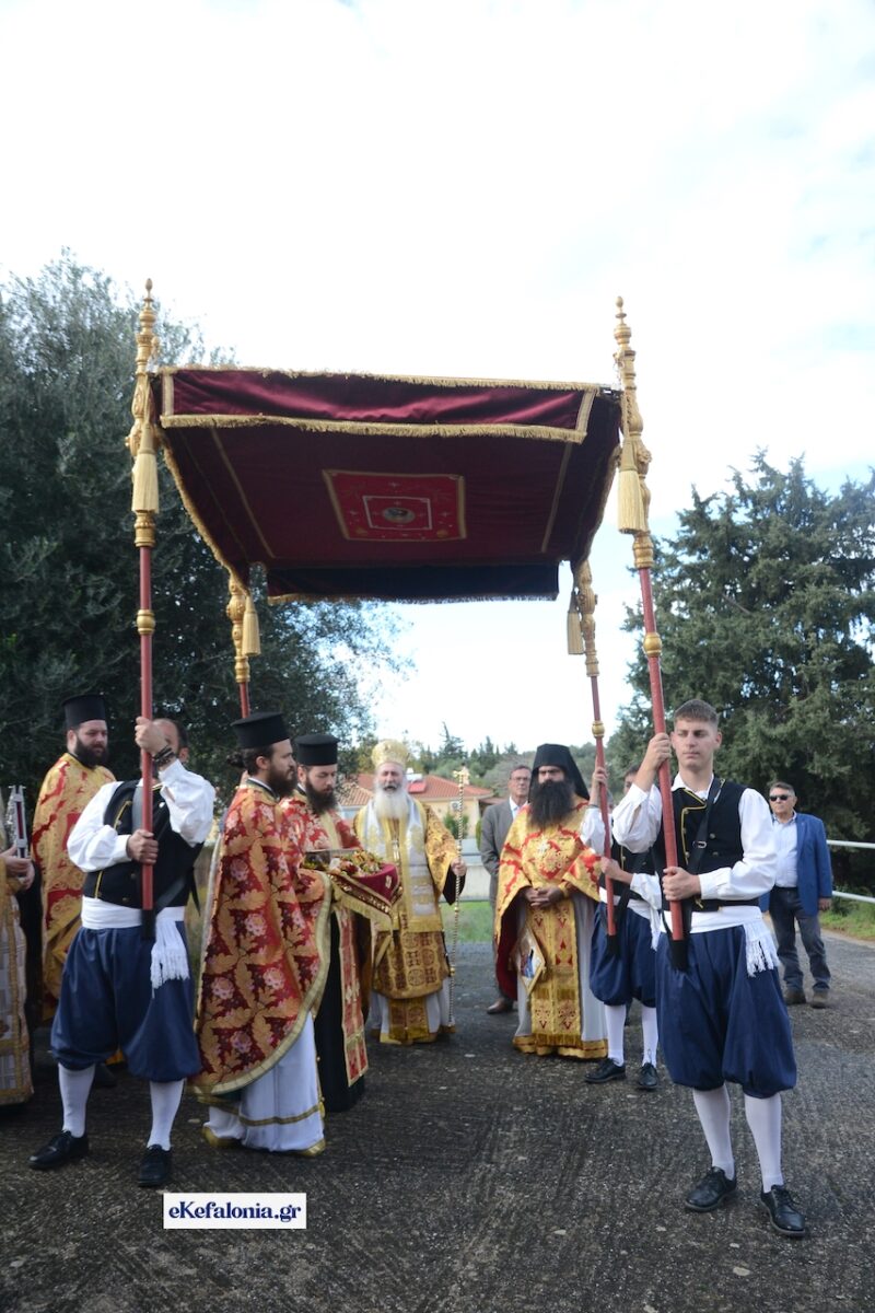 Με Κεφαλονίτικη κατάνυξη ο εορτασμός του Αγίου Ανδρέα στα Περατάτα [εικόνες +βίντεο]