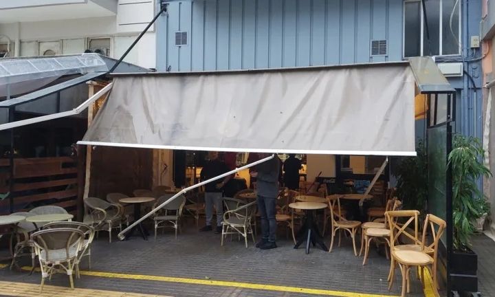 Πάτρα: Η στιγμή που ο ανεμοστρόβιλος χτυπάει κατάστημα της πόλης – Δείτε εικόνες