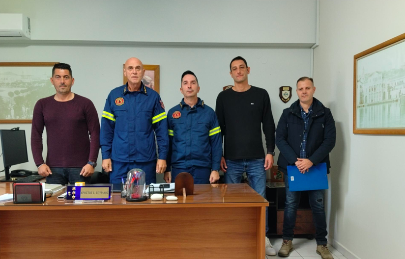 Συνάντηση Εποχικών Πυροσβεστών με τον Διοικητή Σπυρίδη: Θετικός απολογισμός της αντιπυρικής περιόδου