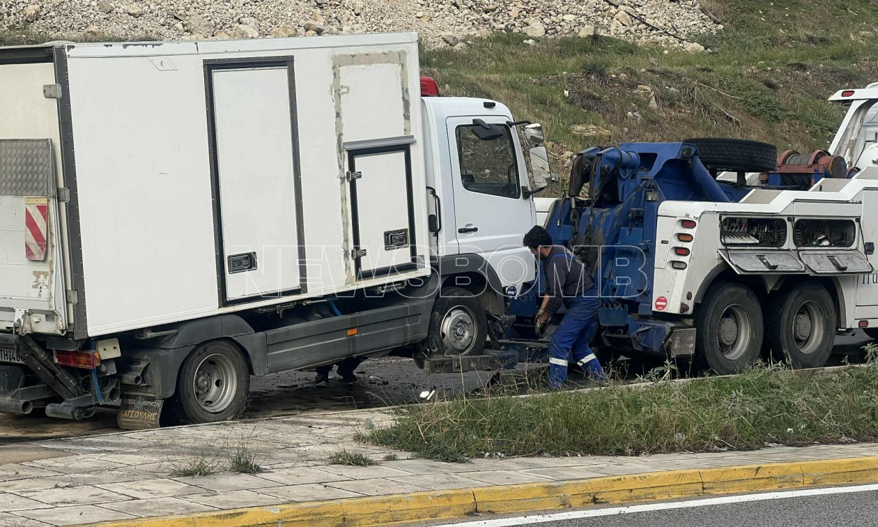 Τροχαίο στη Λεωφόρο Σχιστού: Στη λαϊκή της Σαλαμίνας πήγαινε ο οδηγός – Νεκρή η μητέρα του