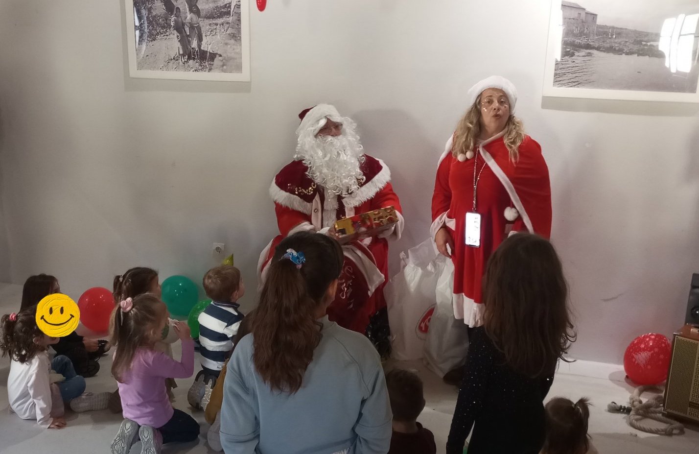 Άγιος Βασίλης, δώρα και χαμόγελα στη γιορτή της Ένωσης Προσωπικού Λιμενικού [εικόνες]