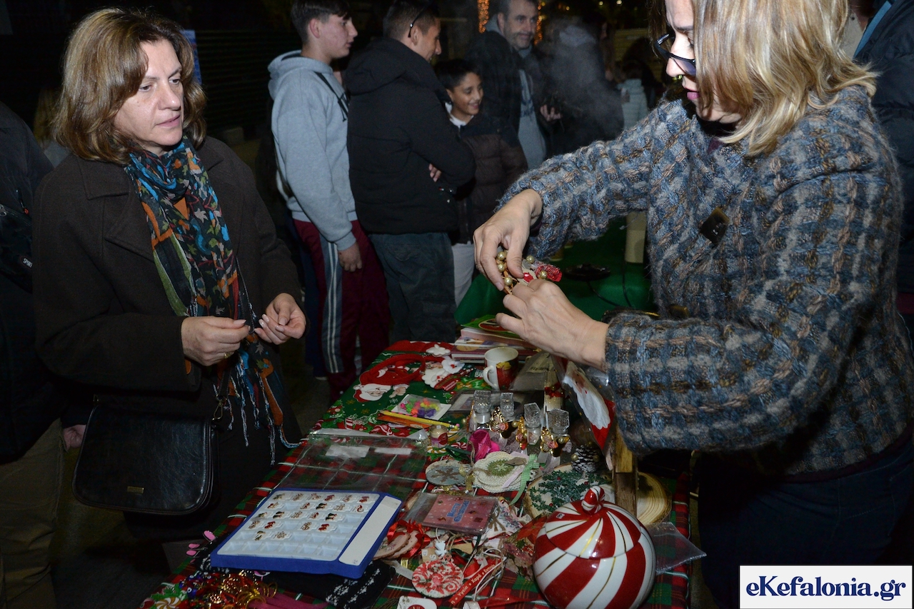 Χριστουγεννιάτικη ατμόσφαιρα από τα Bazaar των συλλόγων γονέων και των μαθητών στο Αργοστόλι [εικόνες]