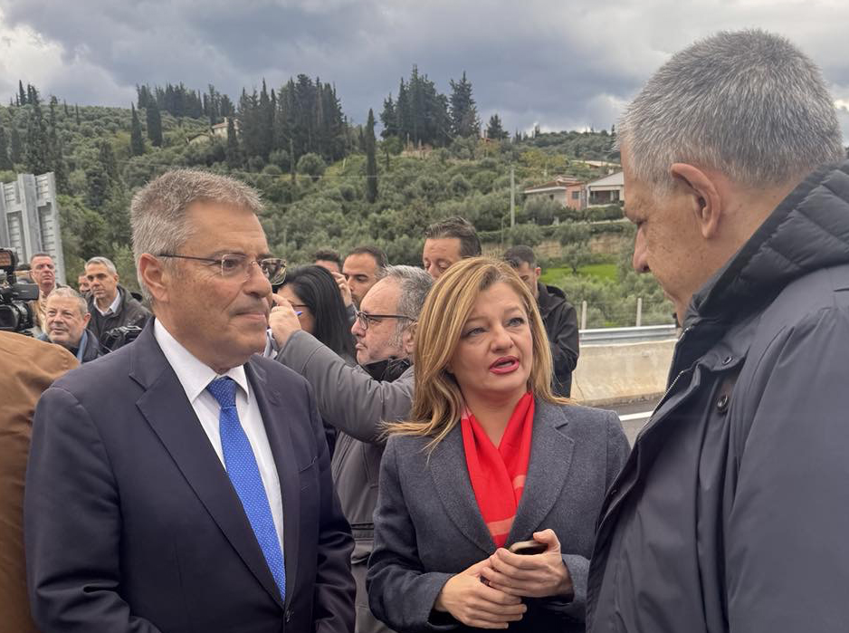 Εγκαίνια οδικού άξονα Πατρών Πύργου που ωφελεί και την Κεφαλονιά
