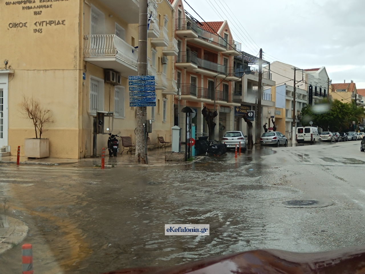 Έντονη κακοκαιρία στο Αργοστόλι παραμονή Χριστουγέννων – Ισχυρές βροχοπτώσεις και χαλάζι