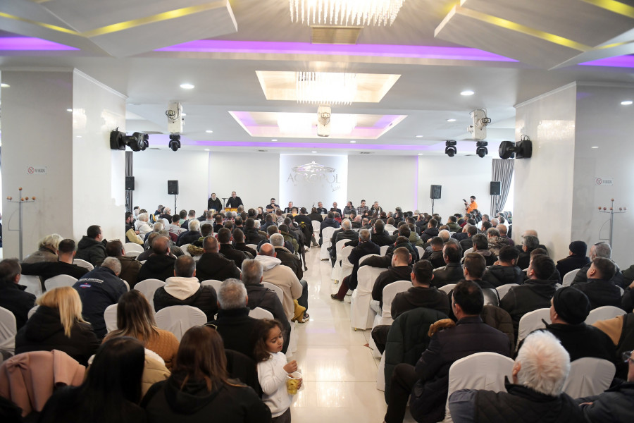 ΣΥΣΚΕΨΗ ΑΓΡΟΤΩΝ ΣΤΟ ΛΕΥΚΩΜΑ ΣΕΡΡΩΝ