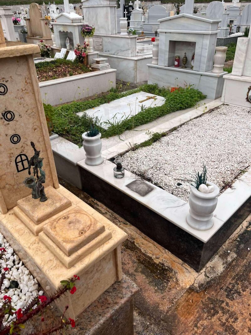 Κλοπές και βανδαλισμοί στο Νεκροταφείο Δραπάνου στο Αργοστόλι – Οργή και ερωτήματα για τη φύλαξη [εικόνες]