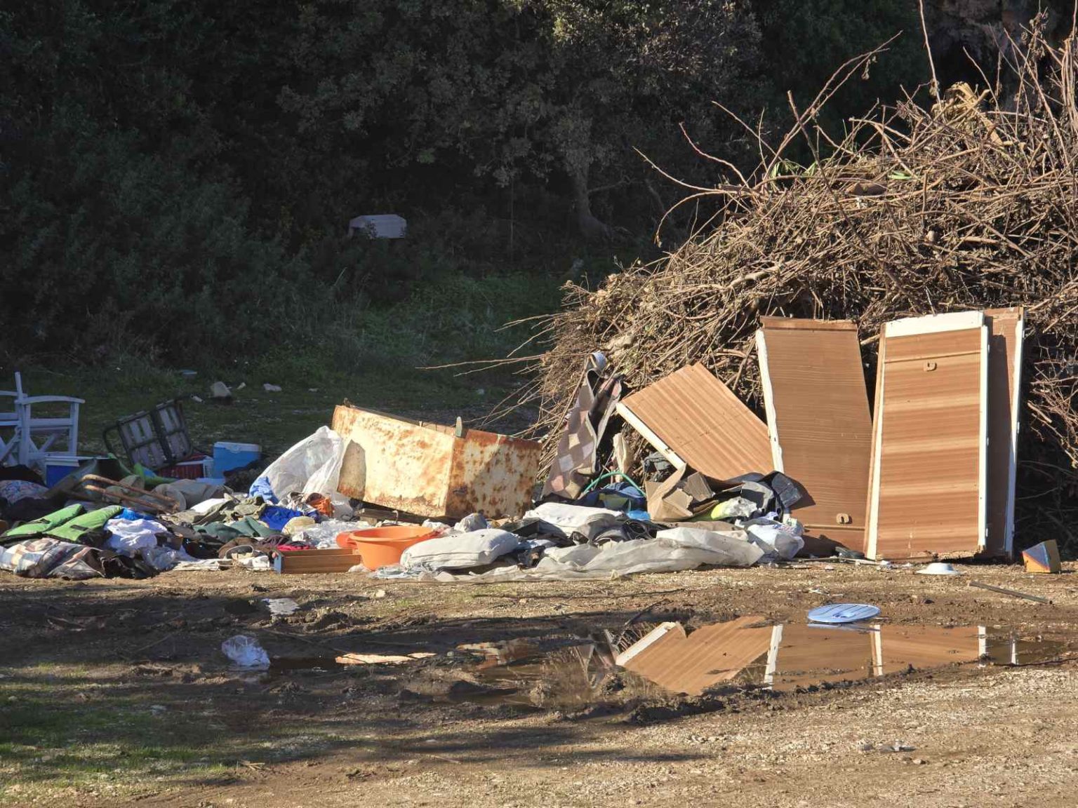 Πόρος: Σκουπίδια και τρωκτικά τον Χειμώνα