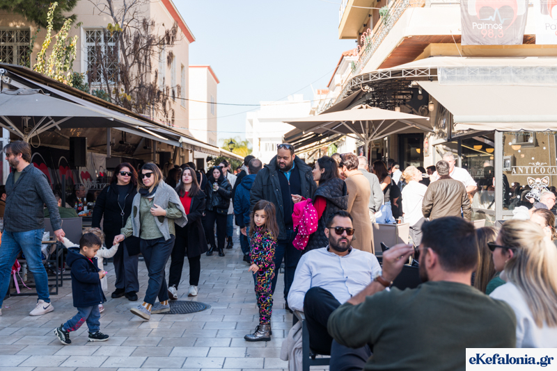 Ξωτικά, Άγιος Βασίλης και χαμόγελα: Χριστουγεννιάτικες δράσεις από τον Εμπορικό Σύλλογο «Η ΚΡΑΝΗ»