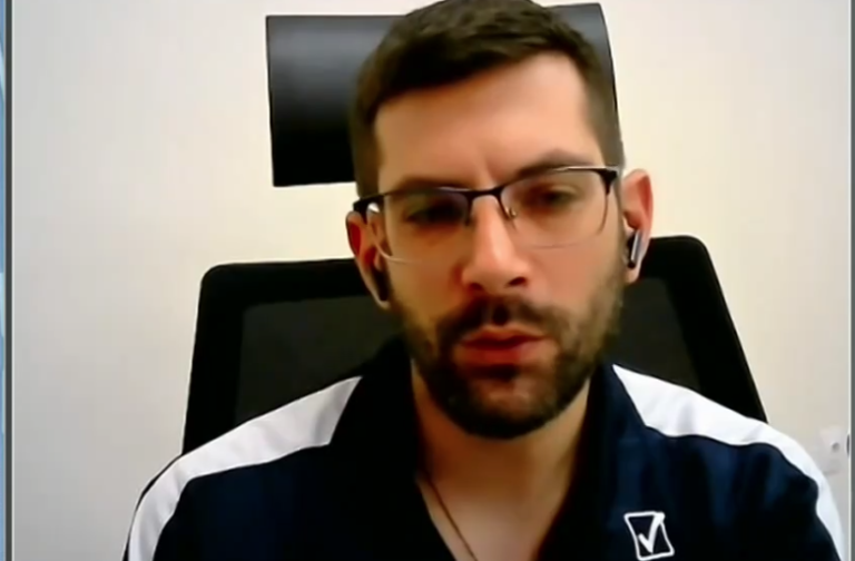 Δήμαρχος Άη Στράτη: «Πάω να πατήσω κάτω τον καρκίνο και επιστρέφω» – Η συγκλονιστική αποκάλυψη του 35χρονου Κωνσταντίνου Σινάνη