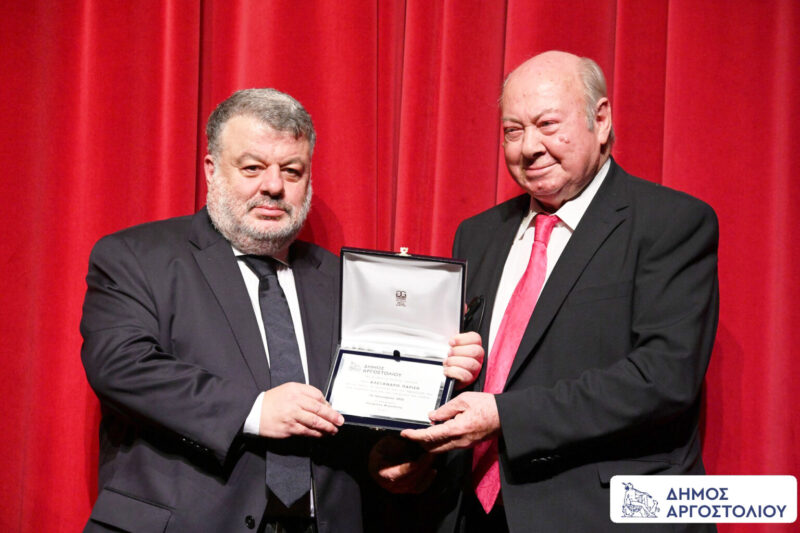 Εφημερίδα Ημερήσιος: Ζούμε απίστευτα πράγματα -Τίμησε τον Παρίση ενώ προηγουμένως τον έβριζε πατόκορφα…