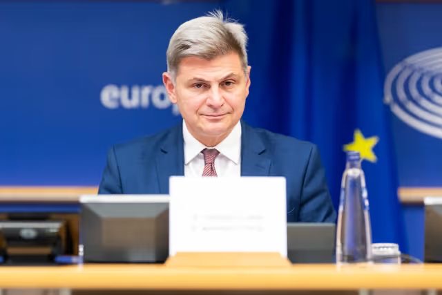 Φαραντούρης για κόμμα Καρυστιανού: «Μην προεξοφλείτε τίποτα -Δεν παραδίδω την έδρα μου στο Ευρωκοινοβούλιο»