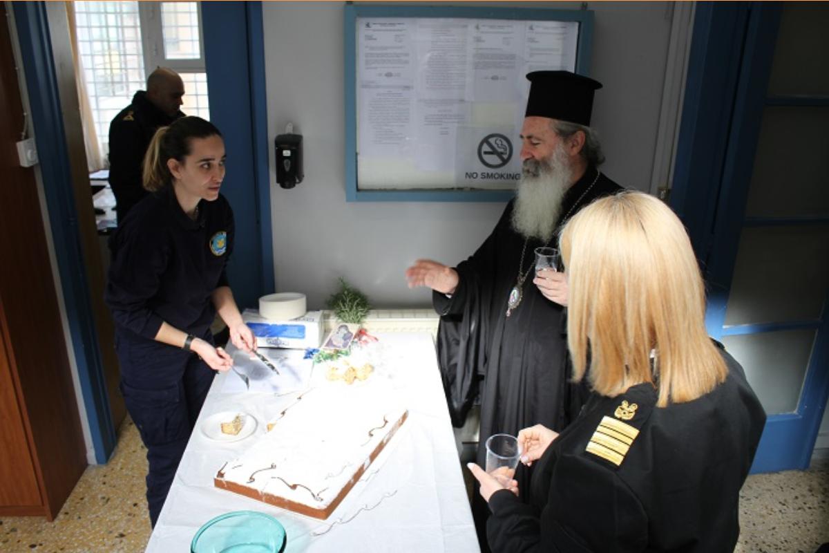 Η καθιερωμένη τελετή του Αγιασμού μαζί με το κόψιμο της πρωτοχρονιάτικης βασιλόπιτας έγιναν σήμερα στο Λιμεναρχείο Αργοστολίου