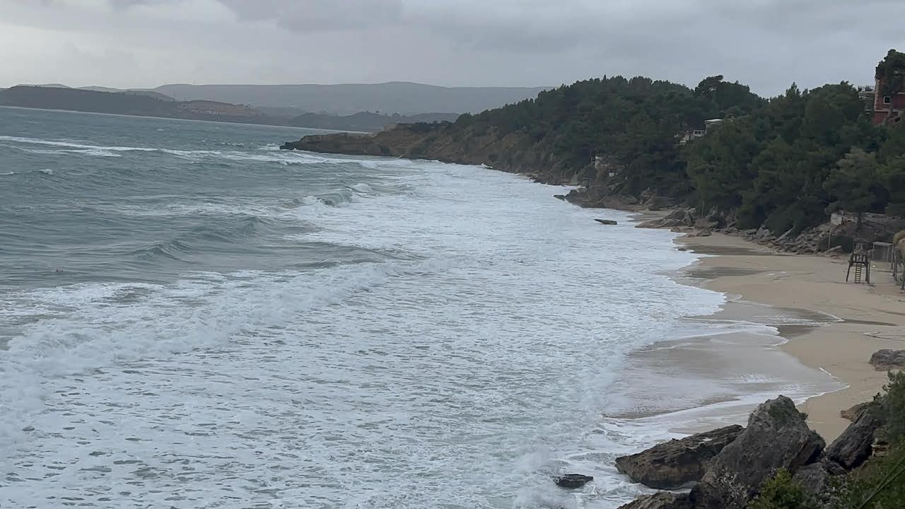 Κεφαλονιά, το νησί των αντιθέσεων: Χιόνια στον Αίνο και νοτιάς στο Αργοστόλι [εικόνες +βίντεο]