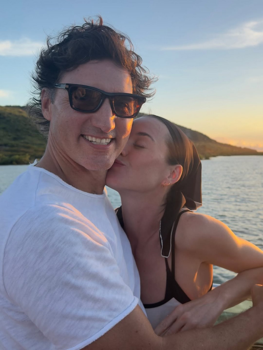 Πιο ερωτευμένη από ποτέ η Katy Perry: Το τρυφερό φιλί στο μάγουλο του Justin Trudeau
