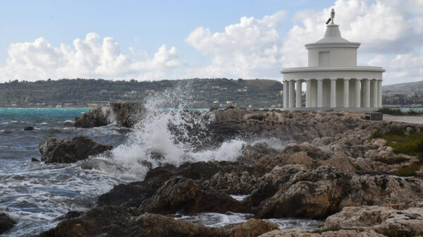 Προσοχή: Θυελλώδεις άνεμοι στην περιοχή – Έκκληση του Δήμου Αργοστολίου