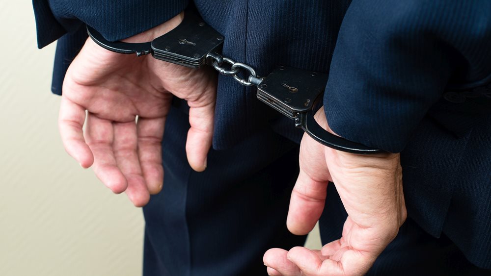 Σύλληψη ανηλίκου ημεδαπού για κλοπή τραπεζικής κάρτας και άλλα αντικείμενα