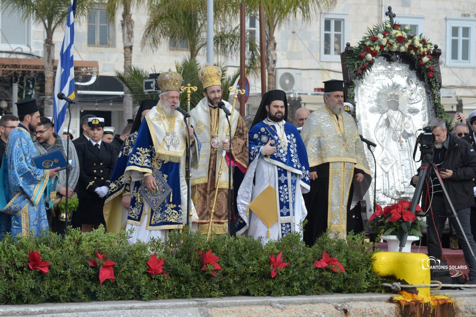 Σύρος: Ο λαμπρός αγιασμός των υδάτων στην Ερμούπολη – Ποιος έπιασε το σταυρό