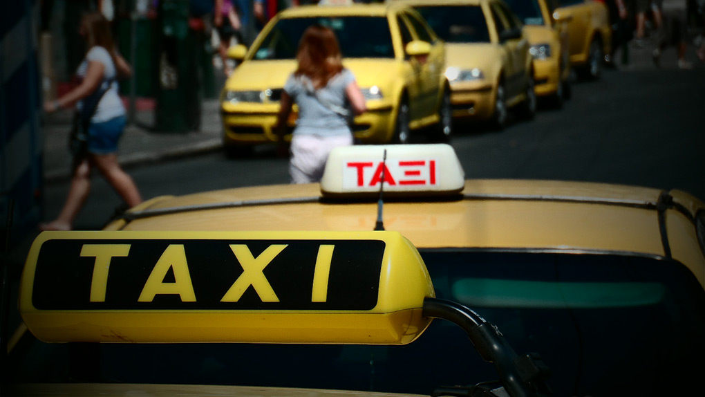 Αθήνα χωρίς Ταξί: Ξεκίνησε η τριήμερη απεργία – Πότε τελειώνει και ποιοι δρόμοι θα κλείσουν