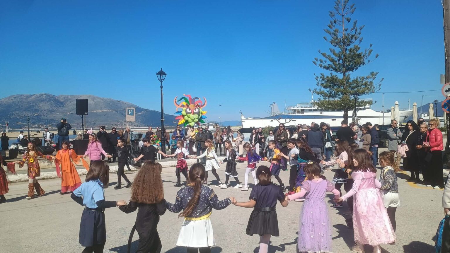 Αυλαία για το Σαμικό Καρναβάλι με τα παραδοσιακά κούλουμα [εικόνες]
