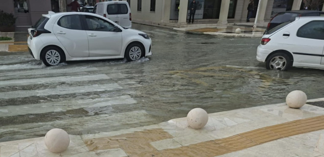 Γιατί πλημμυρίζει ξανά και ξανά η Παραλιακή;