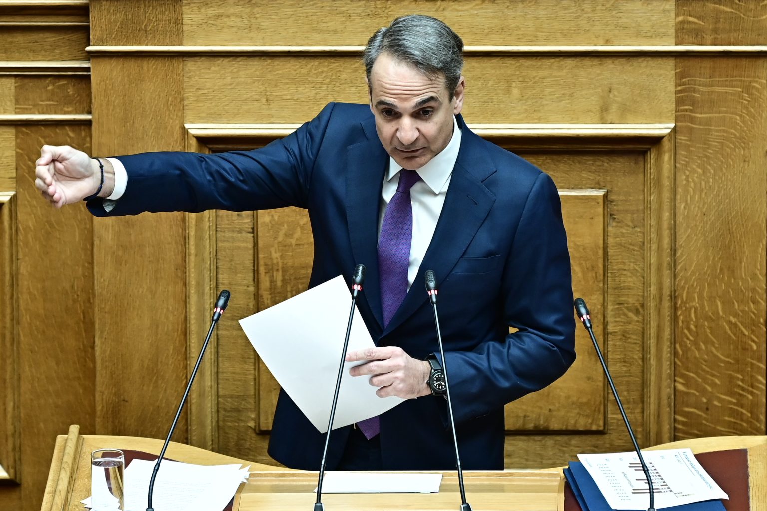 Live η «Ώρα του Πρωθυπουργού» στη Βουλή