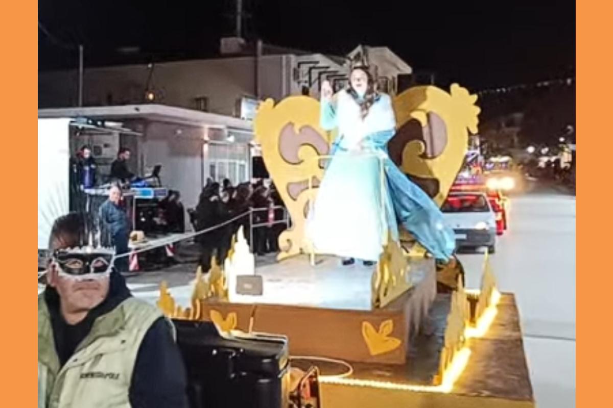 Ξεκίνησε η μεγάλη νυχτερινή καρναβαλική παρέλαση στο Ληξούρι