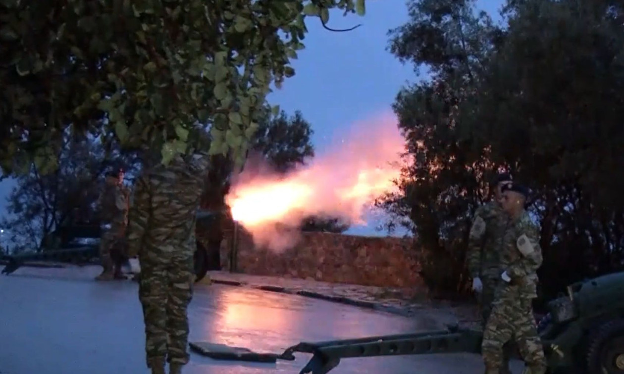 25η Μαρτίου: Η Αθήνα «ξύπνησε» με τους 21 κανονιοβολισμούς από τον Λυκαβηττό