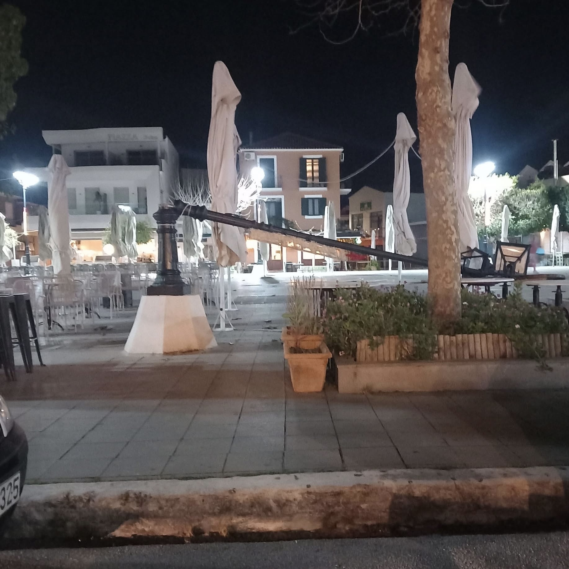 Δημήτρης Μεσσαρης: Μια πόλη σε αποσύνθεση