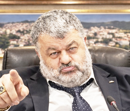 Και …φουλ δημοσιοσχετίστας ο γραφικός Θεόφιλος!