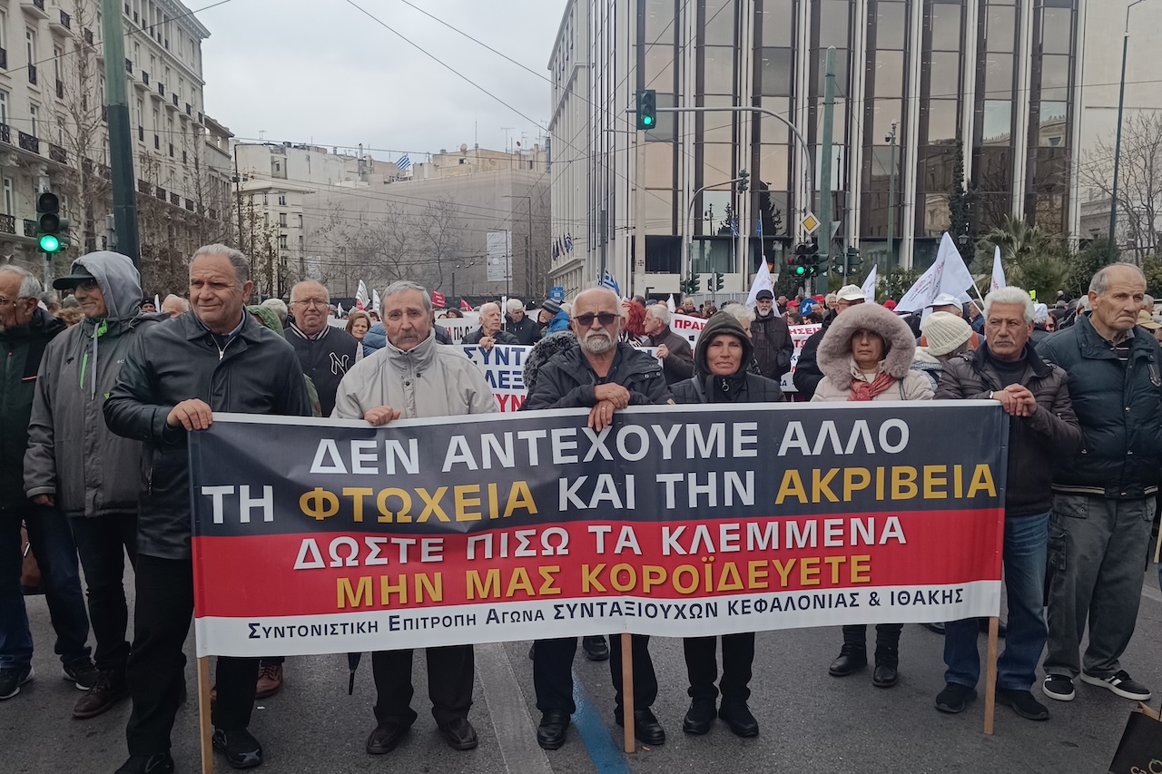 Κεφαλονίτες συνταξιούχοι στη μεγάλη συγκέντρωση της Αθήνας – Δυναμικό «παρών» στο Σύνταγμα
