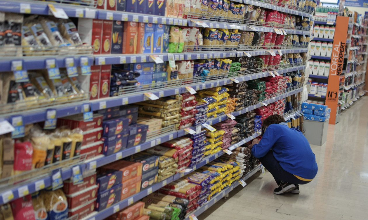 Κύπρος: Παραμένει η αβεβαιότητα – Αδειάζουν τα ράφια, ουρές για καύσιμα στα πρατήρια