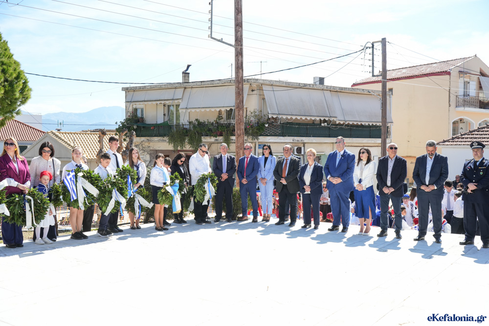 Ληξούρι: Έβγαλε παλμό η 25η Μαρτίου – Πλήθος κόσμου στην παρέλαση [εικόνες]