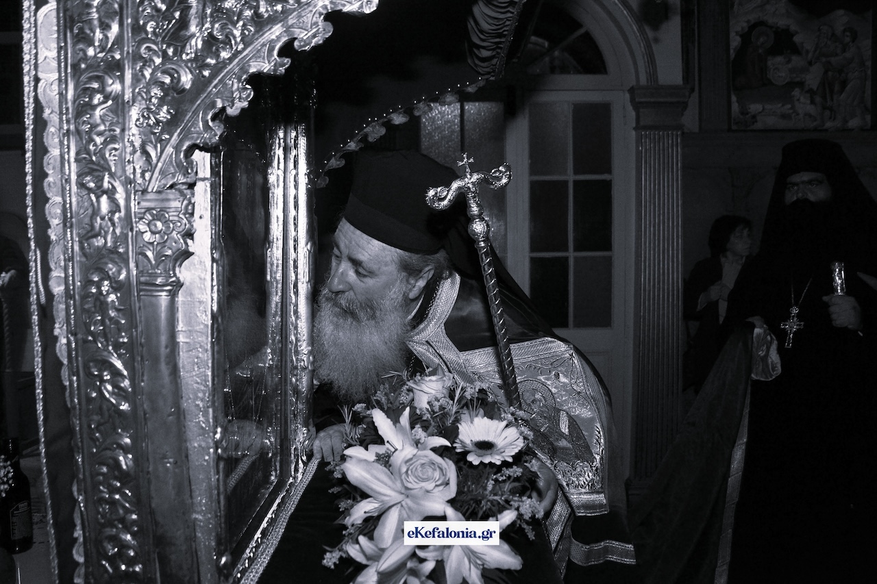 Μεγαλοπρέπεια και συγκίνηση στον Ακάθιστο Ύμνο στη Μονή Σισσίων [εικόνες +βίντεο]