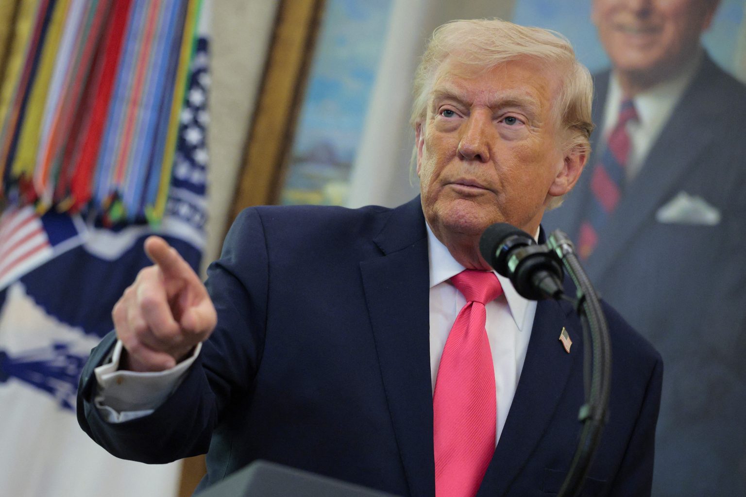 Ο Τραμπ προειδοποιεί το Ιράν μετά την επίθεση της Τεχεράνης σε διυλιστήριο της Χάιφα: Η απάντησή μου θα έρθει σύντομα