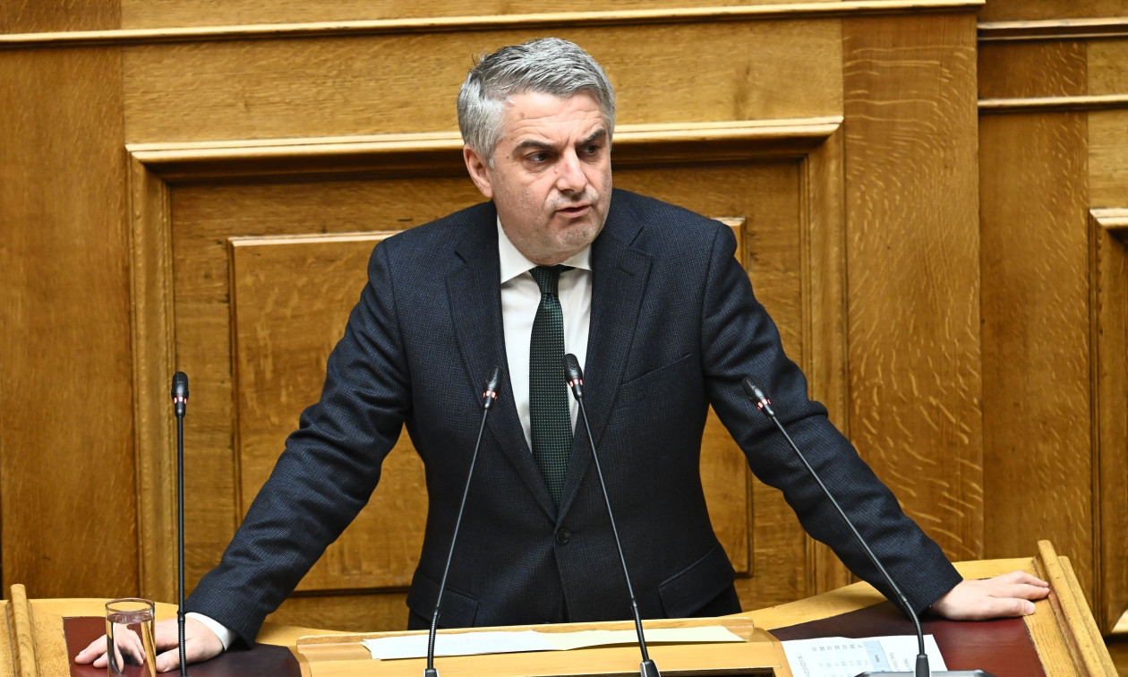 Παραδίδει την έδρα ο Οδυσσέας Κωνσταντινόπουλος μετά τη διαγραφή του