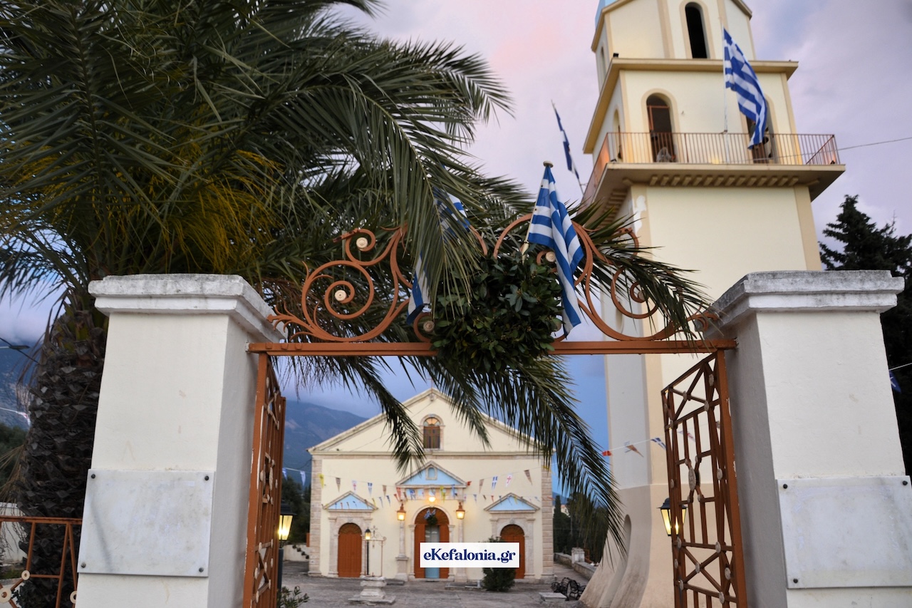 Πεσσάδα: Κατάνυξη και πλήθος πιστών στον Αρχιερατικό Εσπερινό για τον Ευαγγελισμό της Θεοτόκου [εικόνες + βίντεο]