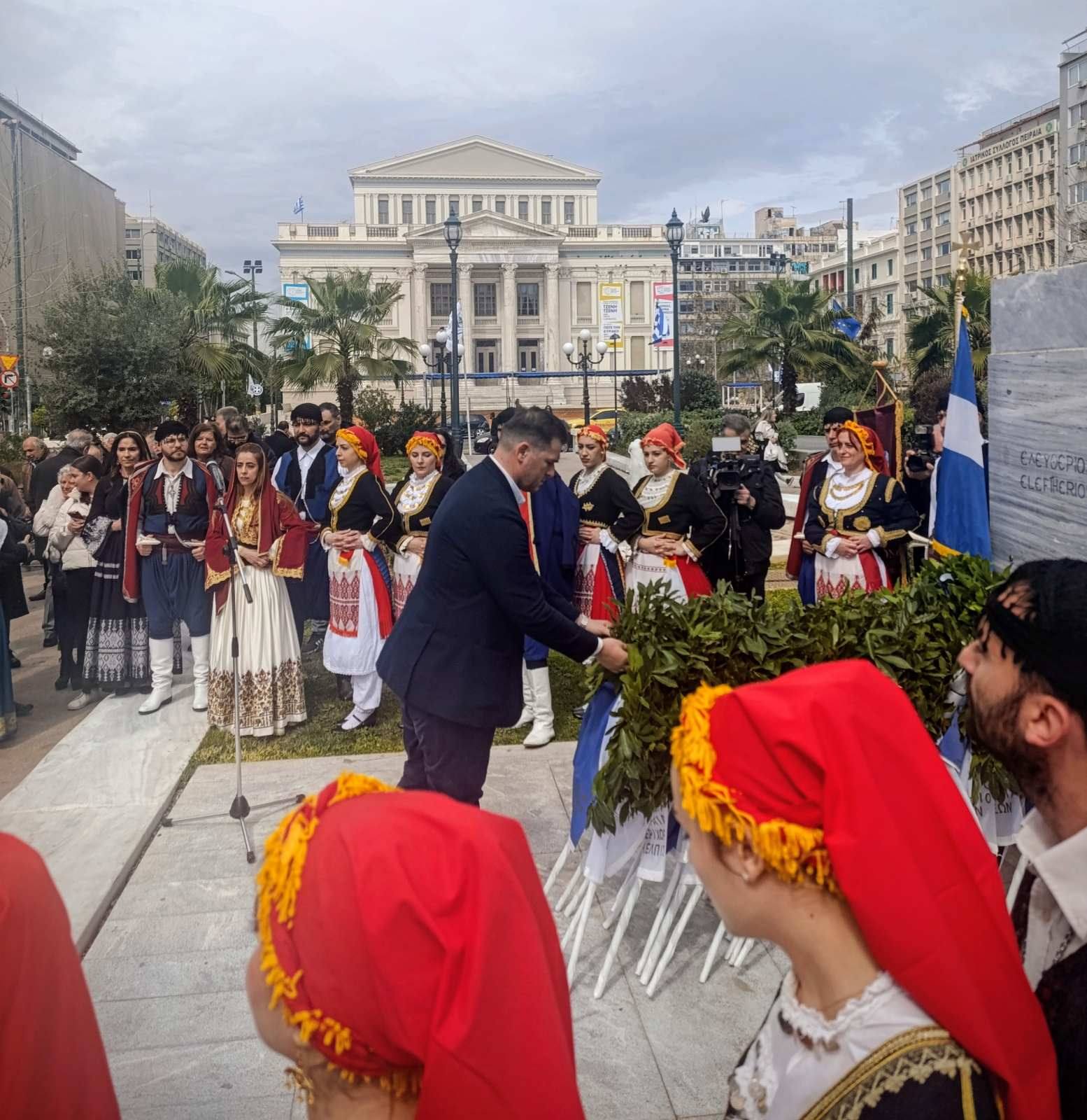 Τιμή στον Ελευθέριο Βενιζέλο: Η Αδελφότητα Κεφαλλήνων & Ιθακησίων στον Πειραιά
