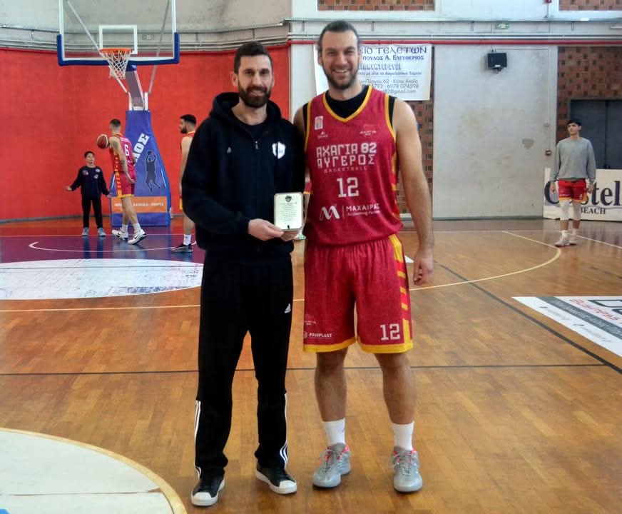 Τιμητική πλακέτα στον βοηθό προπονητή του ΝΕΟΛ Α