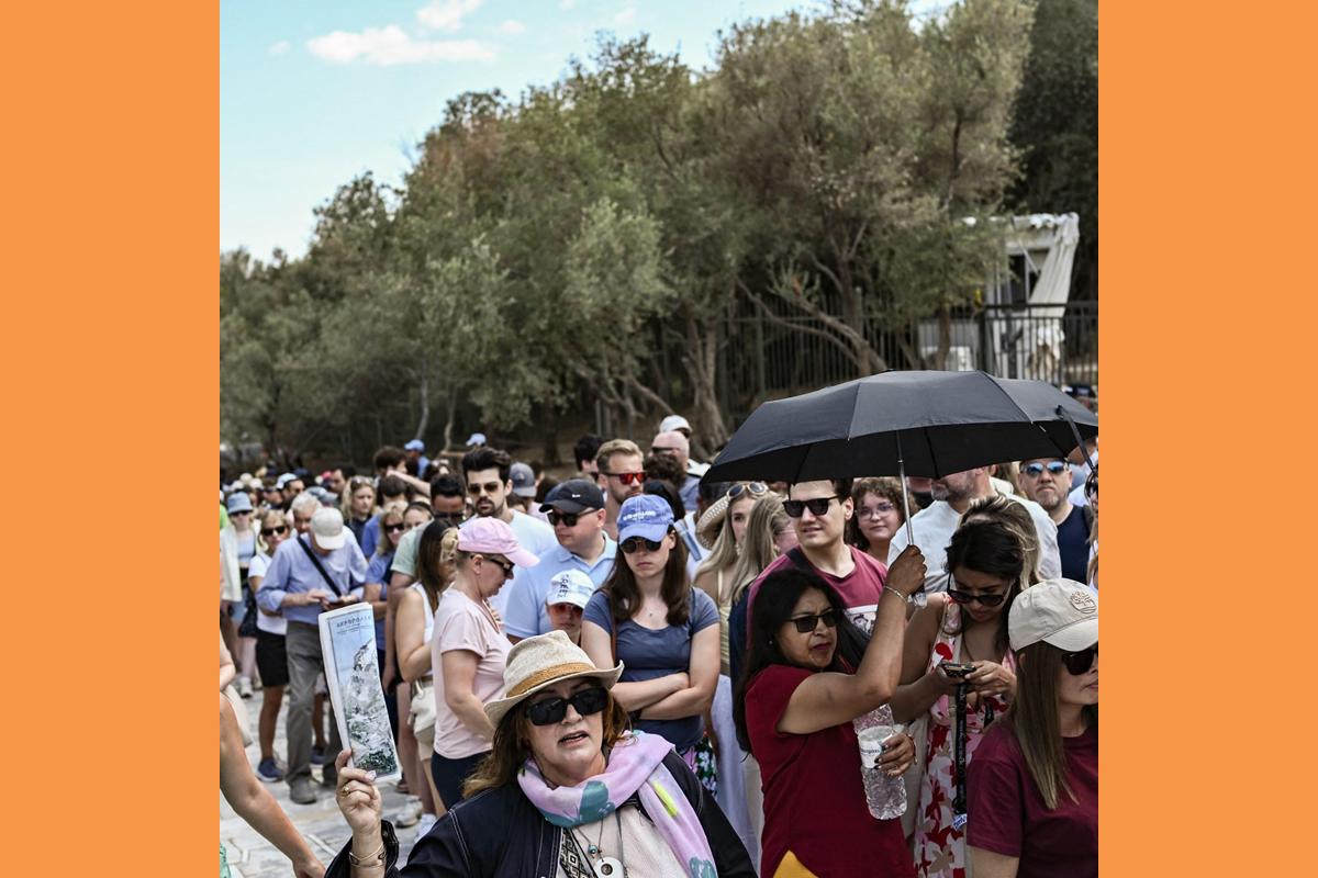 Αυτές είναι εικόνες Ντροπής και ταλαιπωρίας των επισκεπτών κ Μενδώνη.