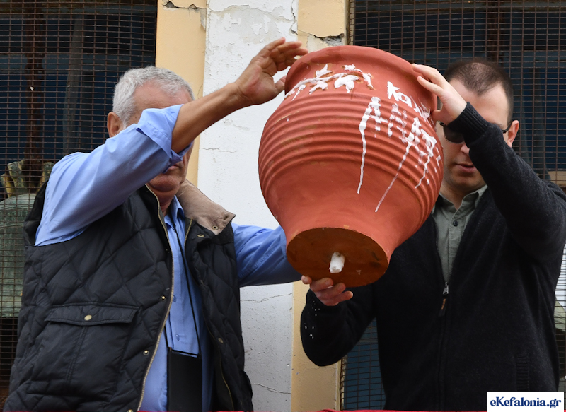 Αναβίωση του εθίμου «Σπάσιμο των Μπότηδων» στο Αργοστόλι