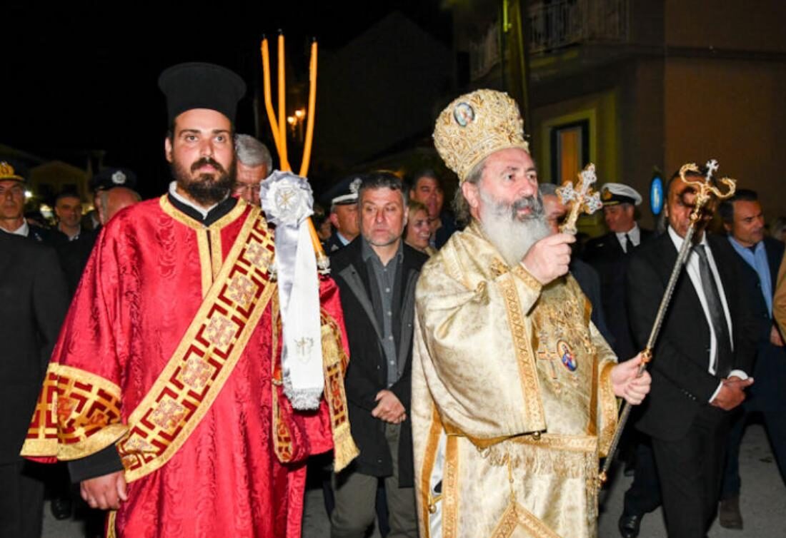 Χιλιάδες πιστοί στην συνάντηση των Επιταφίων κάθε Μεγάλη Παρασκευή στο Αργοστόλι