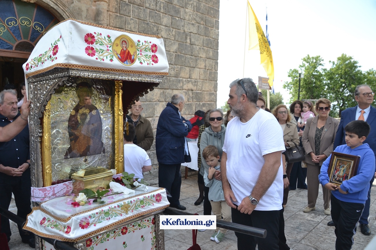 Έφτασε η εικόνα της Παναγίας των Σισσίων στο Κάστρο  Ένα έθιμο από το 1676 [εικόνες +βίντεο]