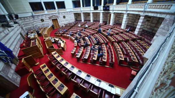 Έντονη πολιτική αντιπαράθεση για το θέμα των τηλεφωνικών υποκλοπών