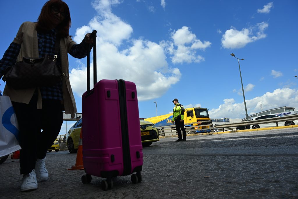 Επιστρέφουν οι εκδρομείς του Πάσχα –Συνεχείς οι αφίξεις πλοίων στα λιμάνια Πειραιά, Ραφήνας και Λαυρίου