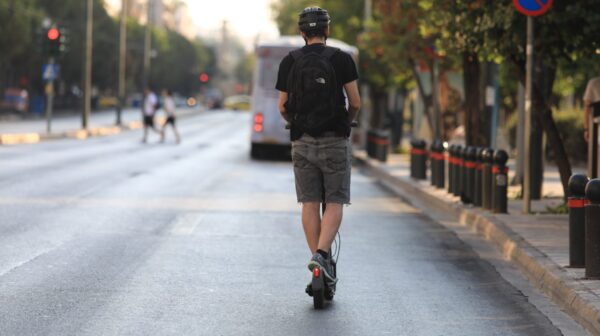 Ηλεία: Νεκρός 12χρονος που οδηγούσε πατίνι και συγκρούστηκε με ΙΧ