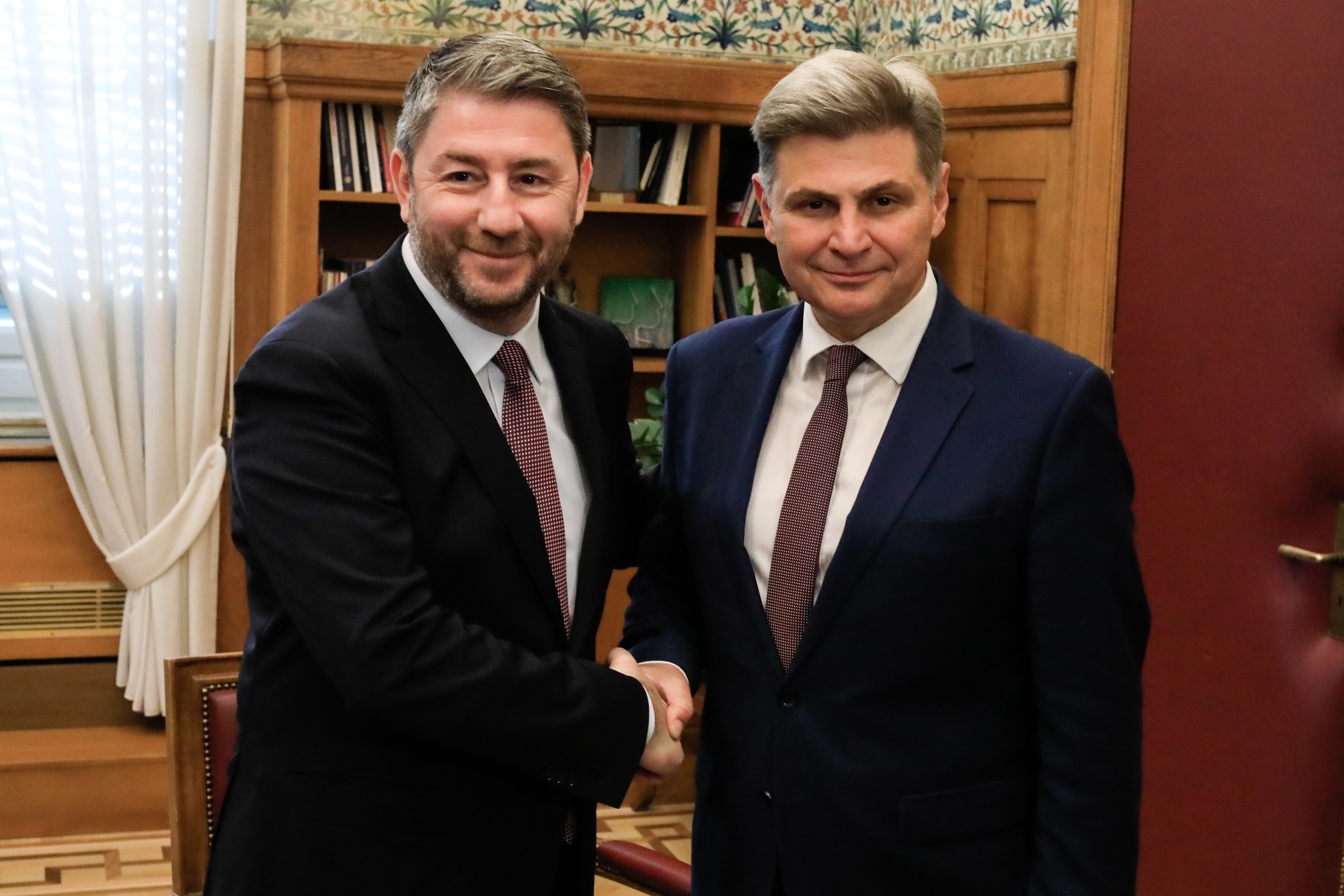 Και επίσημα στο ΠΑΣΟΚ ο Νικόλας Φαραντούρης  Η συνάντηση με Ανδρουλάκη